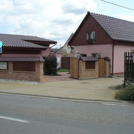 Penzion Jarka Lednice Esterno foto